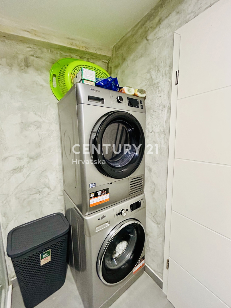 POREČ, VIŠNJAN, RENOVIRANA KAMENA HIŠA IN DVA STUDIO APARTMAJA