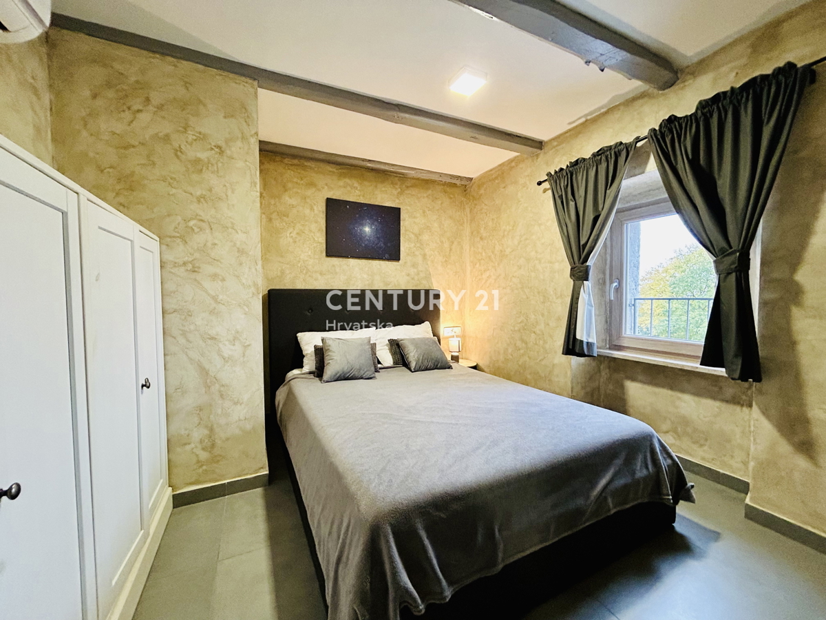 POREČ, VIŠNJAN, RENOVIRANA KAMENA HIŠA IN DVA STUDIO APARTMAJA
