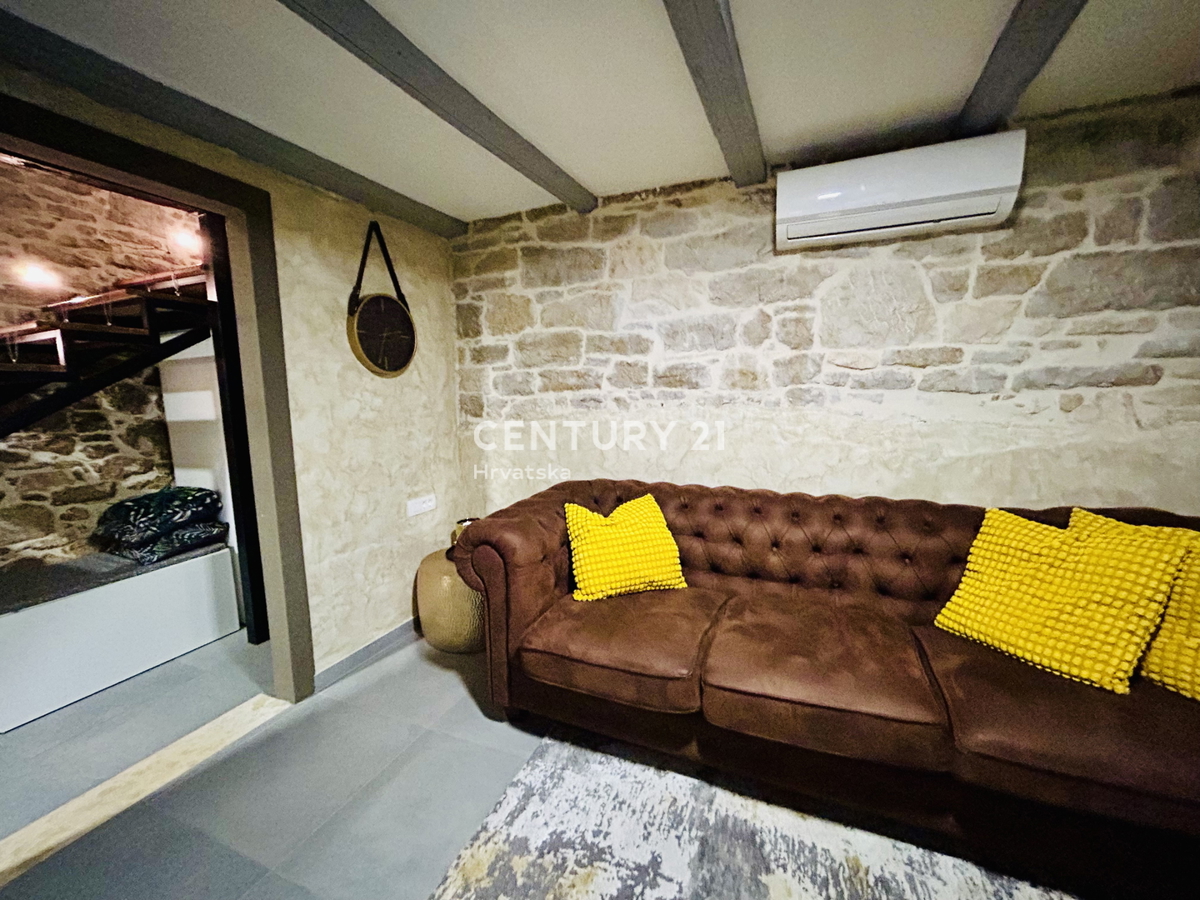 POREČ, VIŠNJAN, RENOVIRANA KAMENA HIŠA IN DVA STUDIO APARTMAJA