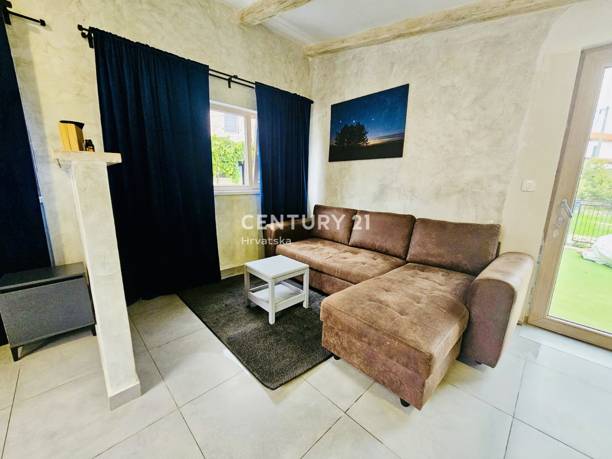 POREČ, VIŠNJAN, RENOVIRANA KAMENA HIŠA IN DVA STUDIO APARTMAJA