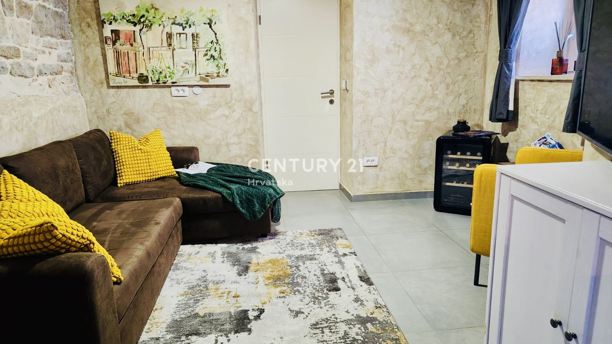POREČ, VIŠNJAN, RENOVIRANA KAMENA HIŠA IN DVA STUDIO APARTMAJA
