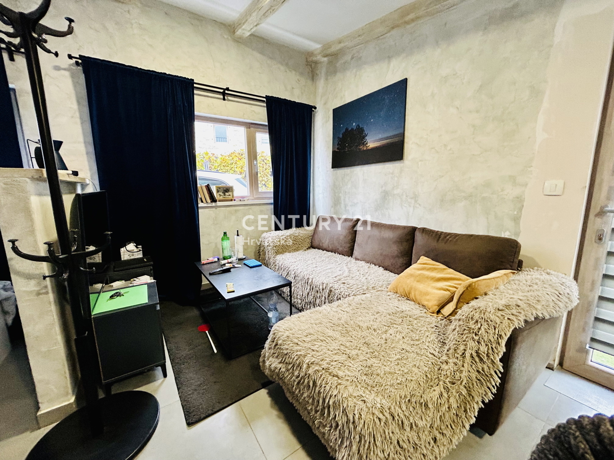 POREČ, VIŠNJAN, RENOVIRANA KAMENA HIŠA IN DVA STUDIO APARTMAJA
