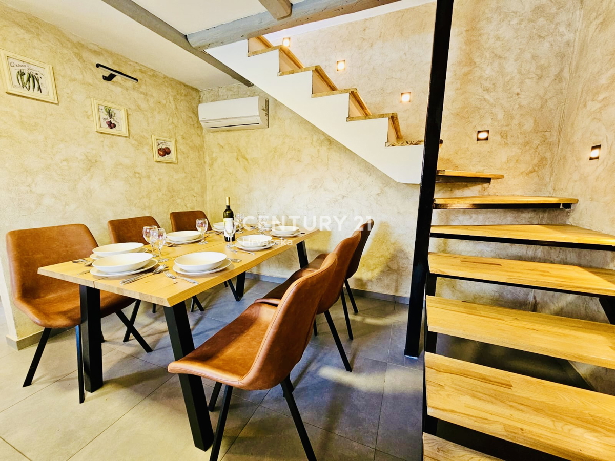 POREČ, VIŠNJAN, RENOVIRANA KAMENA HIŠA IN DVA STUDIO APARTMAJA