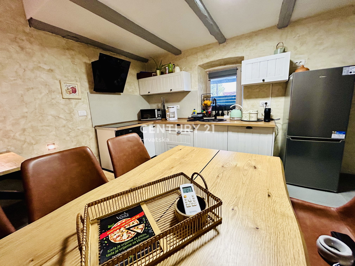 POREČ, VIŠNJAN, RENOVIRANA KAMENA HIŠA IN DVA STUDIO APARTMAJA