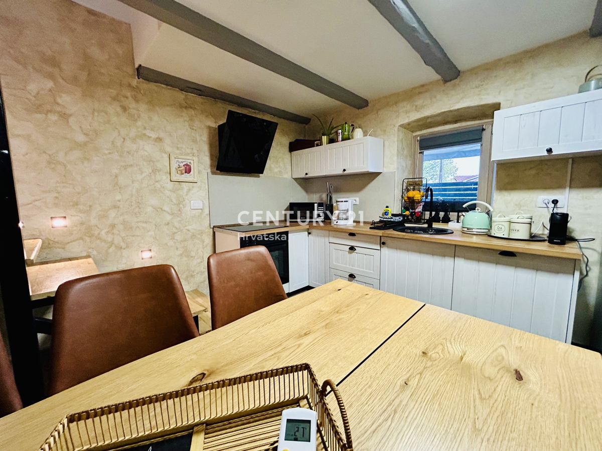 POREČ, VIŠNJAN, RENOVIRANA KAMENA HIŠA IN DVA STUDIO APARTMAJA