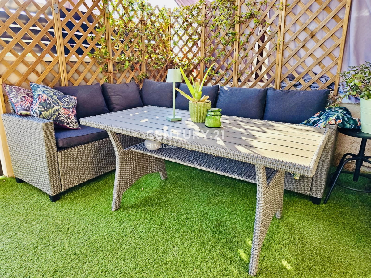 POREČ, VIŠNJAN, RENOVIRANA KAMENA HIŠA IN DVA STUDIO APARTMAJA