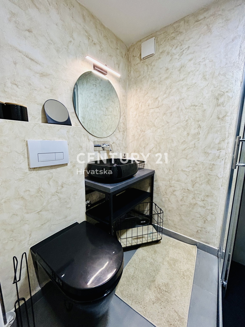 POREČ, VIŠNJAN, RENOVIRANA KAMENA HIŠA IN DVA STUDIO APARTMAJA
