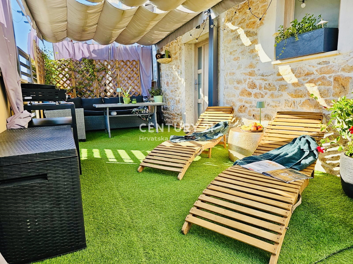 POREČ, VIŠNJAN, RENOVIRANA KAMENA HIŠA IN DVA STUDIO APARTMAJA