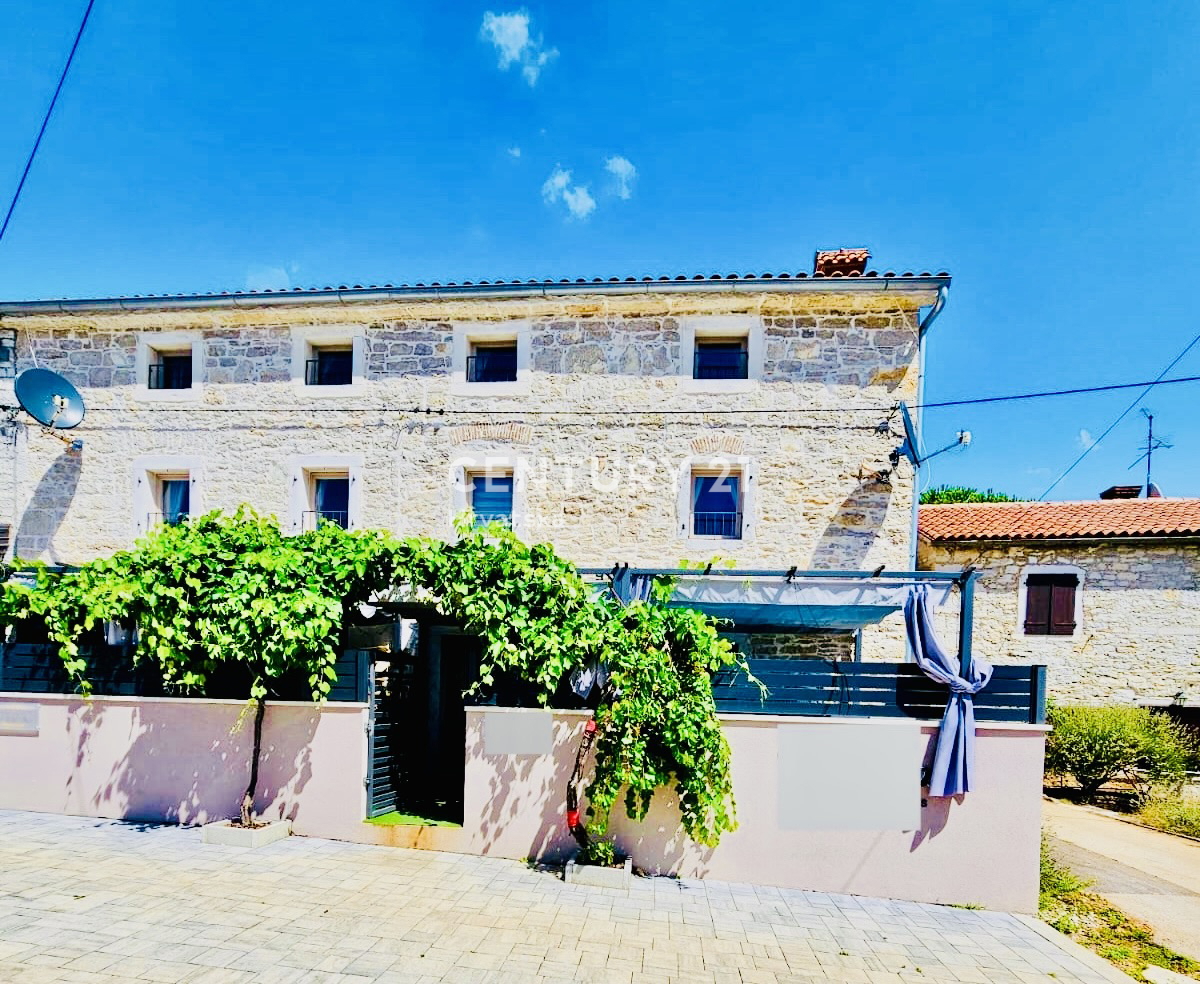 POREČ, VIŠNJAN, RENOVIRANA KAMENA HIŠA IN DVA STUDIO APARTMAJA