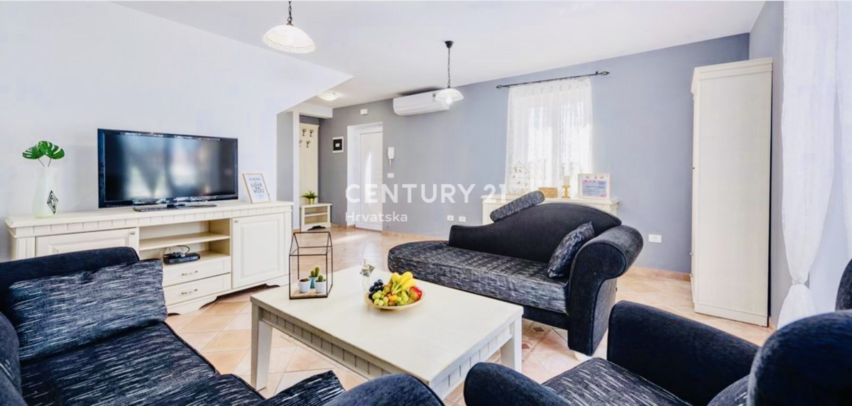 UMAG, OKOLICA, DVOJNA HIŠA SAMO 150 METROV OD PLAŽE IN MORJA