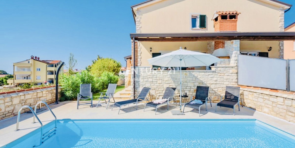 UMAG, OKOLICA, DVOJNA HIŠA SAMO 150 METROV OD PLAŽE IN MORJA