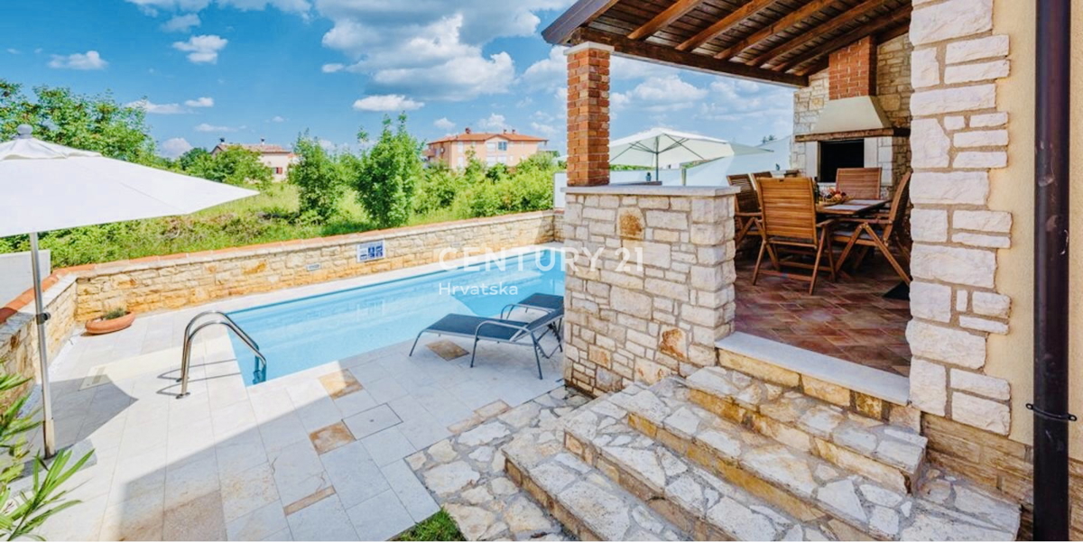 UMAG, OKOLICA, DVOJNA HIŠA SAMO 150 METROV OD PLAŽE IN MORJA