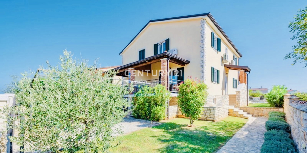 UMAG, OKOLICA, DVOJNA HIŠA SAMO 150 METROV OD PLAŽE IN MORJA