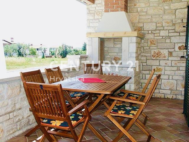 UMAG, OKOLICA, DVOJNA HIŠA SAMO 150 METROV OD PLAŽE IN MORJA