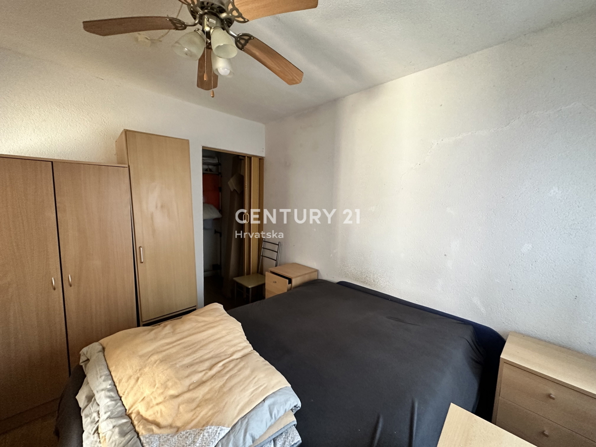 LABIN, HIŠA S 5 STANOVANJI IN VELIKIM DVORIŠČEM