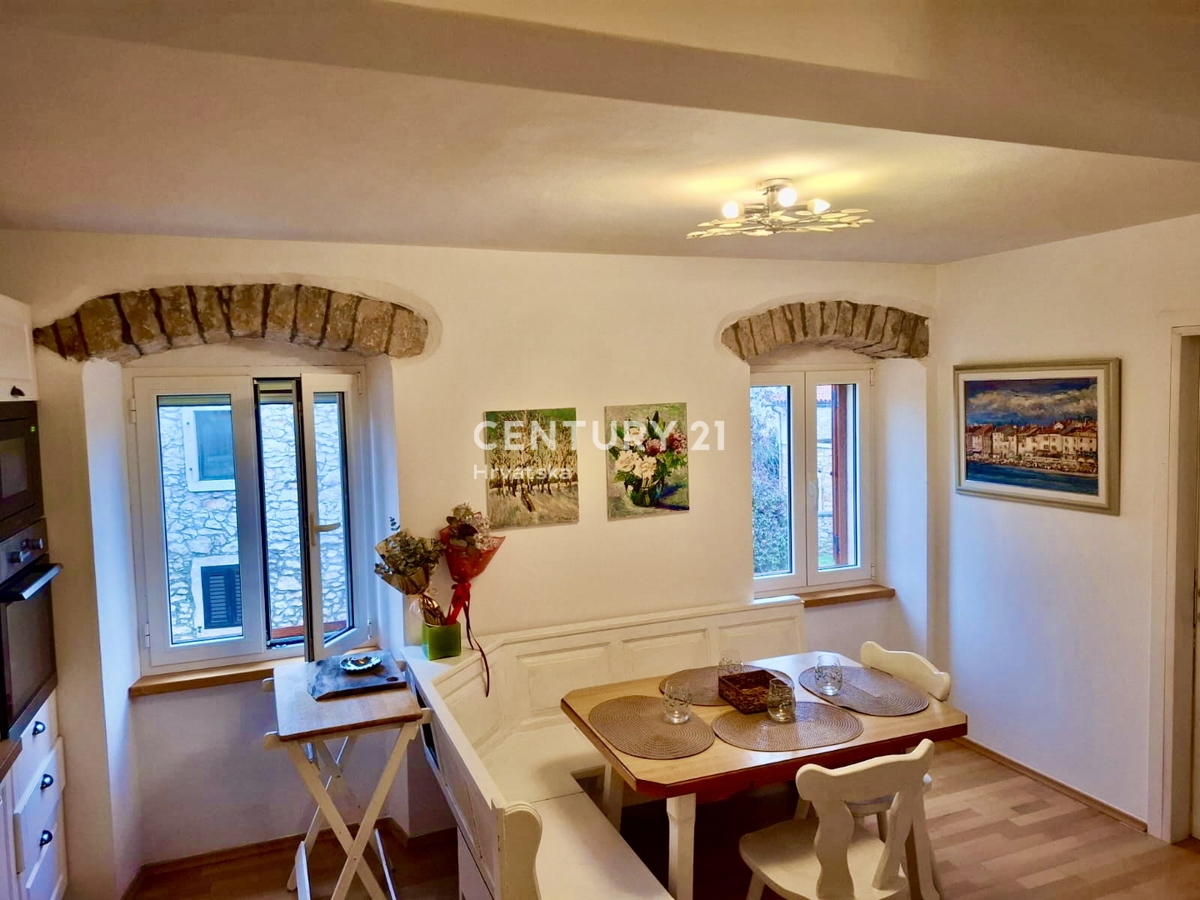 BRTONIGLA, OKOLICA, DVOSOBNO STANOVANJE LE 5 KM OD MORJA