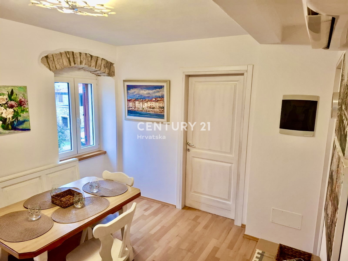 BRTONIGLA, OKOLICA, DVOSOBNO STANOVANJE LE 5 KM OD MORJA