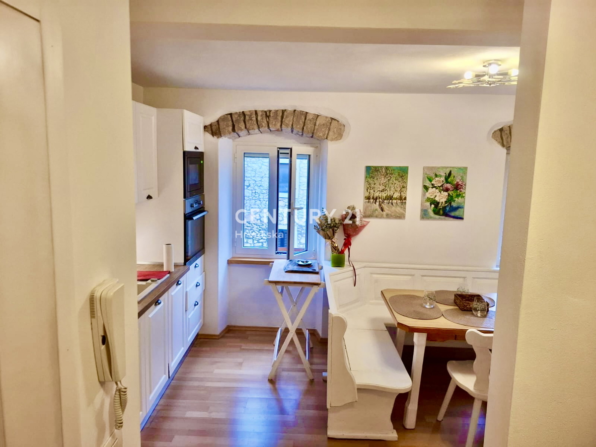 BRTONIGLA, OKOLICA, DVOSOBNO STANOVANJE LE 5 KM OD MORJA