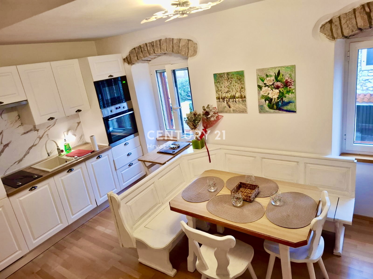 BRTONIGLA, OKOLICA, DVOSOBNO STANOVANJE LE 5 KM OD MORJA