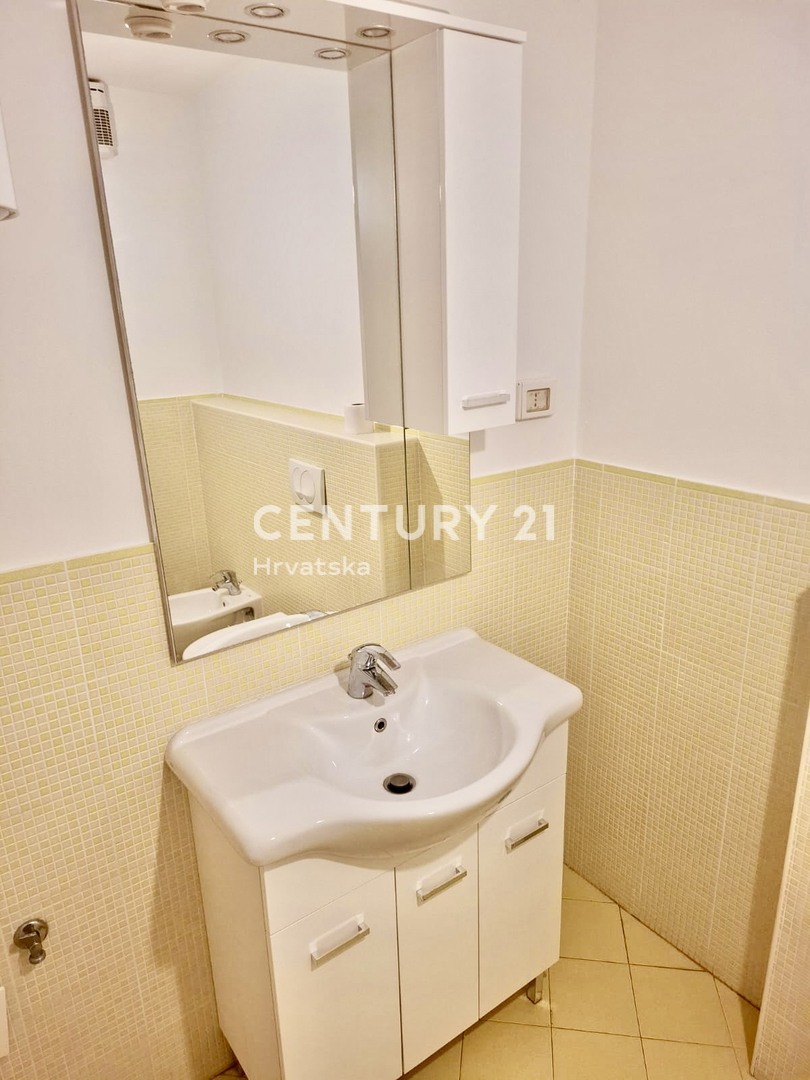 BRTONIGLA, OKOLICA, DVOSOBNO STANOVANJE LE 5 KM OD MORJA