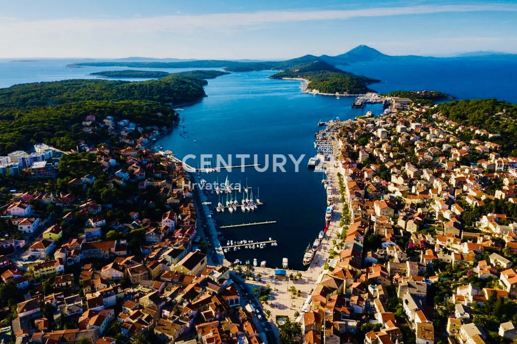 LOŠINJ, ODLIČNO STANOVANJE V PRVEM NADSTROPJU, PRVI VRSTNI RED DO PLAŽE IN MORJA
