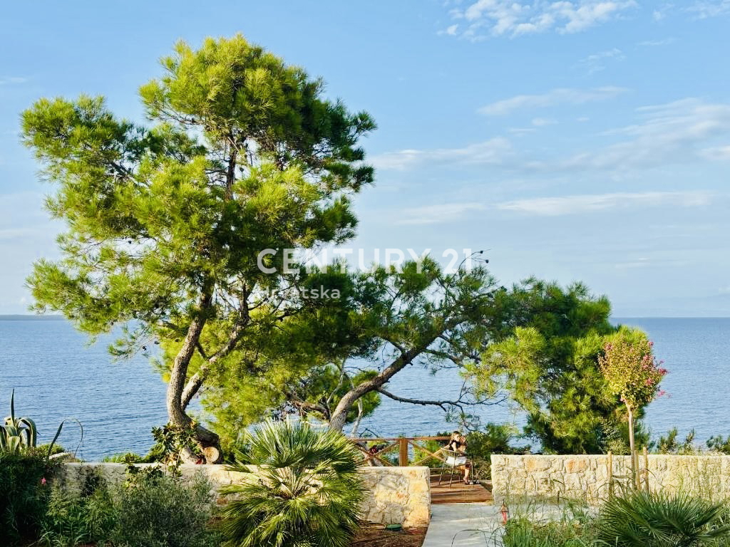 LOŠINJ, ODLIČNO STANOVANJE V PRVEM NADSTROPJU, PRVI VRSTNI RED DO PLAŽE IN MORJA