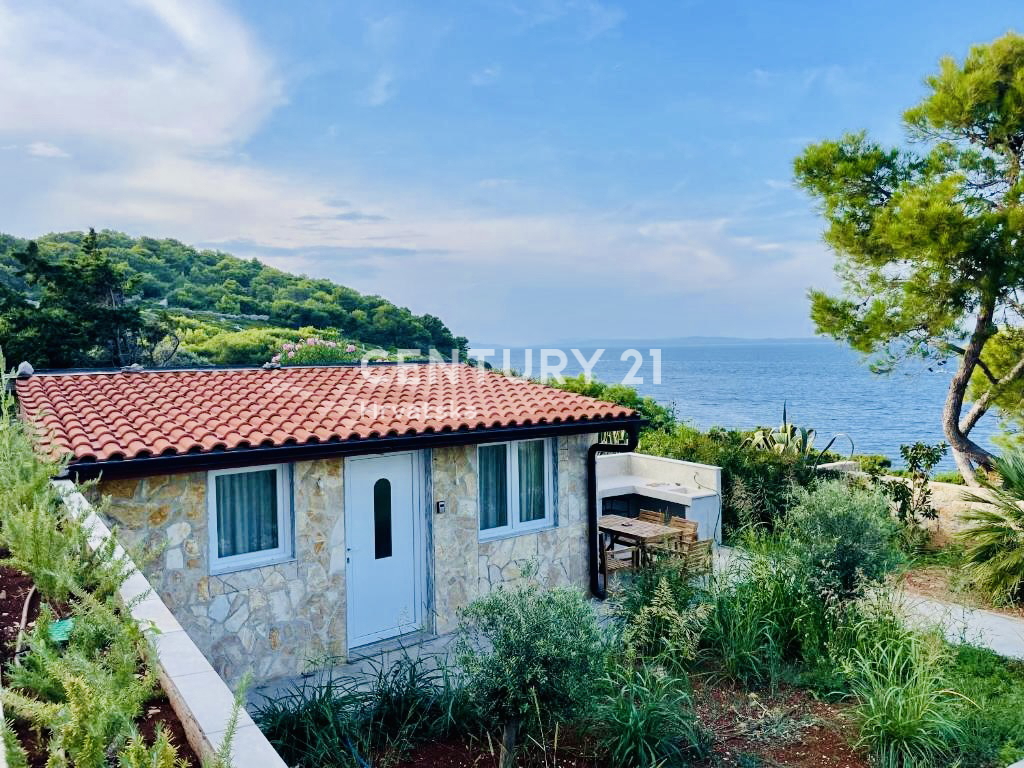 LOŠINJ, ODLIČNO STANOVANJE V PRVEM NADSTROPJU, PRVI VRSTNI RED DO PLAŽE IN MORJA