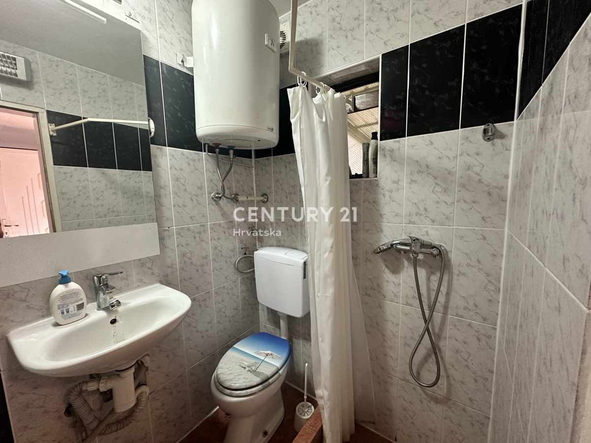 PULA, DUGA UVALA, PRIZEMNICA 1,8 KM OD PLAŽE