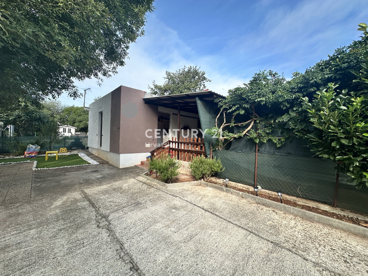 PULA, DUGA UVALA, PRIZEMNICA 1,8 KM OD PLAŽE