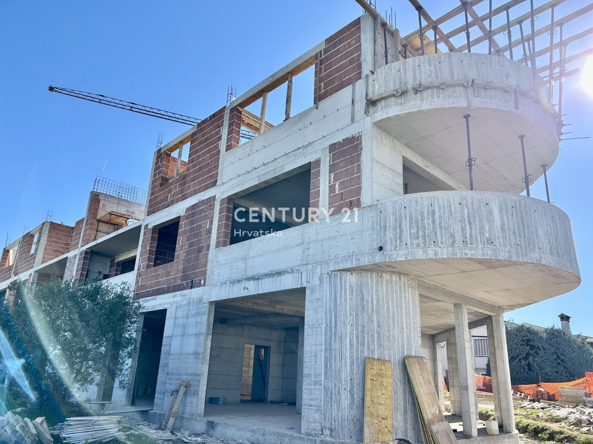 POREČ, OKOLICA, PENTHOUSE S PANORAMSKIM IN ODPRTIM RAZGLEDOM NA MORJE