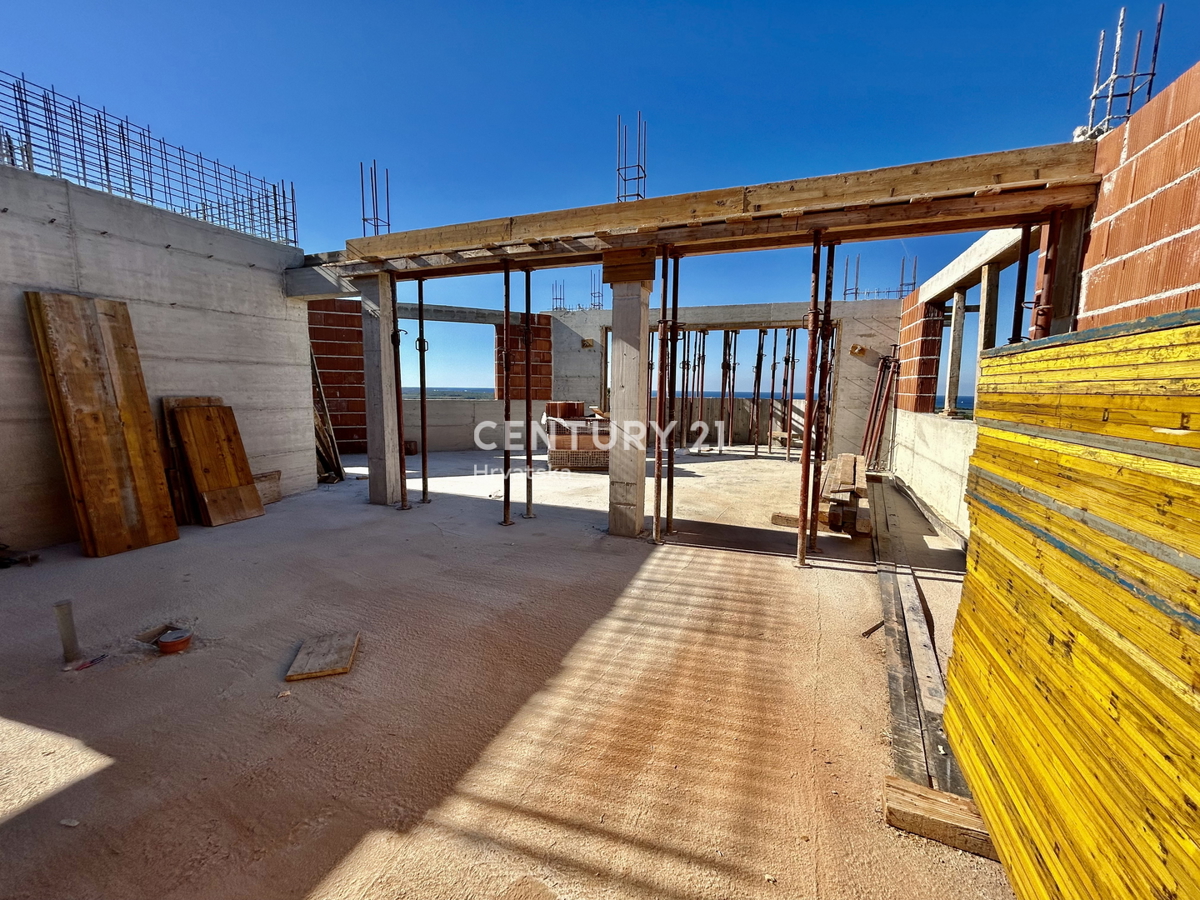 POREČ, OKOLICA, PENTHOUSE S PANORAMSKIM IN ODPRTIM RAZGLEDOM NA MORJE