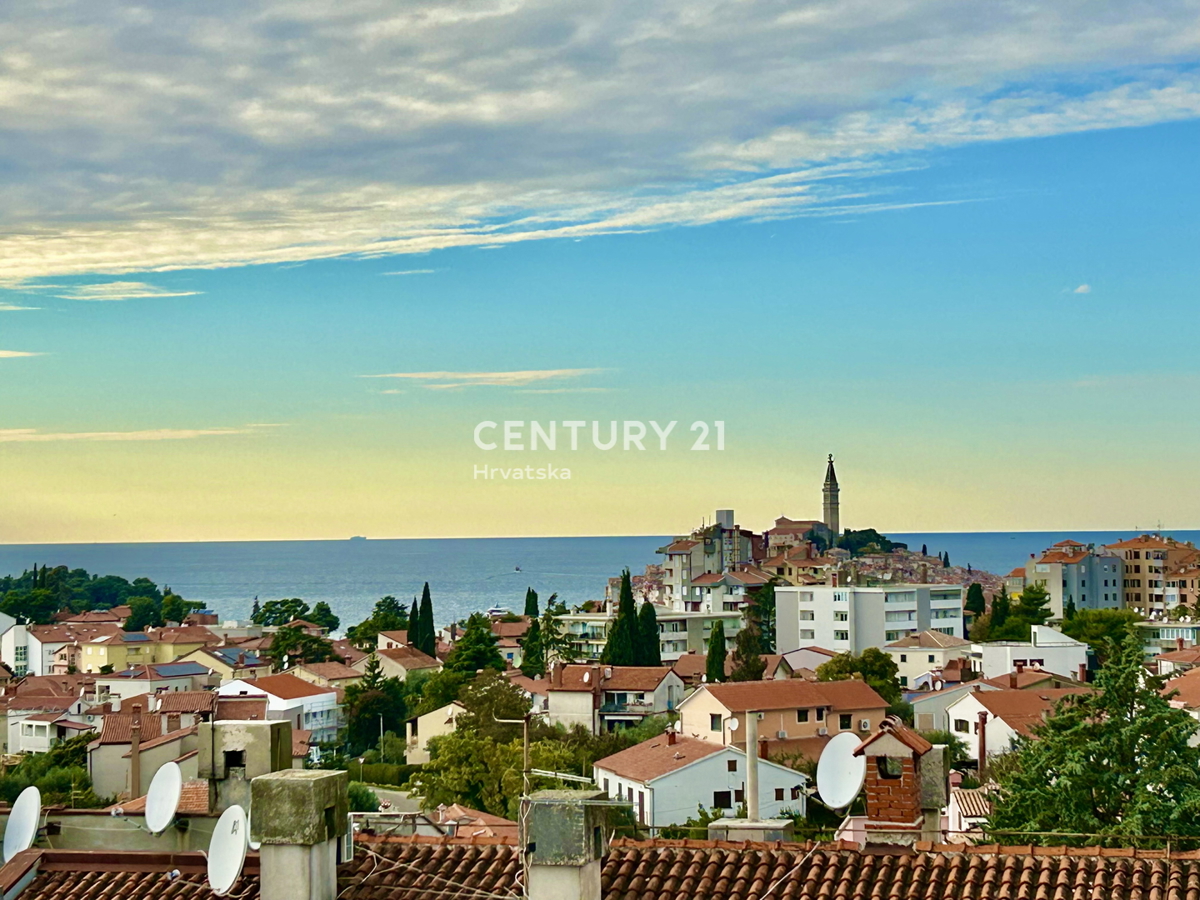 ROVINJ, CENTER, STANOVANJE S PANORAMSKIM RAZGLEDOM NA MORJE