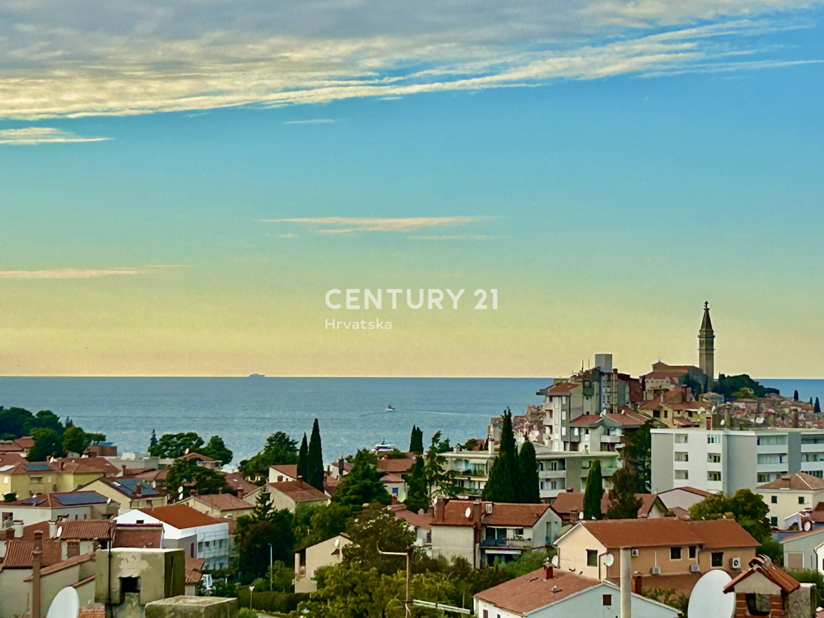ROVINJ, CENTER, STANOVANJE S PANORAMSKIM RAZGLEDOM NA MORJE