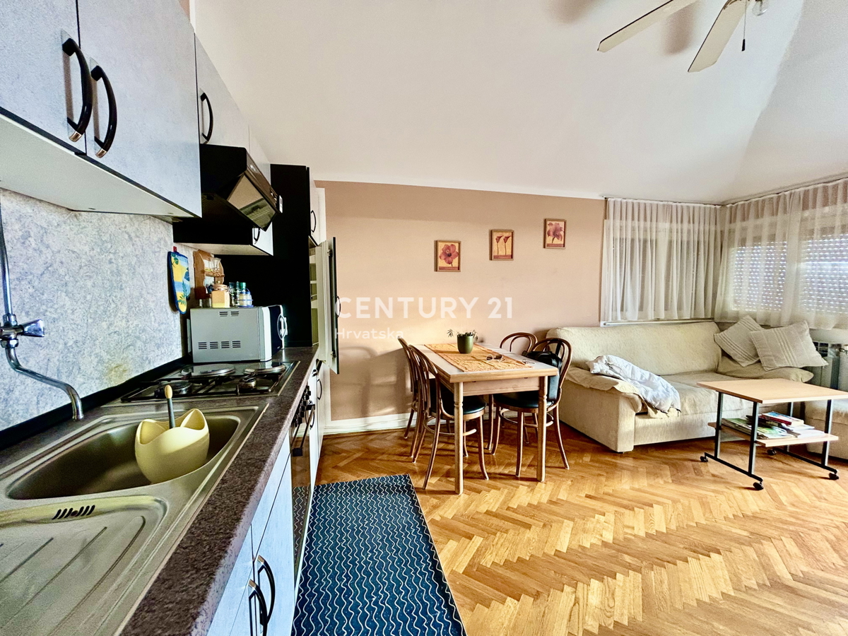 ROVINJ, CENTER, STANOVANJE S PANORAMSKIM RAZGLEDOM NA MORJE