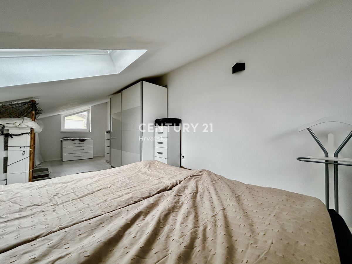 ROVINJ, ODLIČNO IN PRENOVLJENO DVOSTANOVANJSKO NADMETNO PRENOVLJENO STANOVANJE