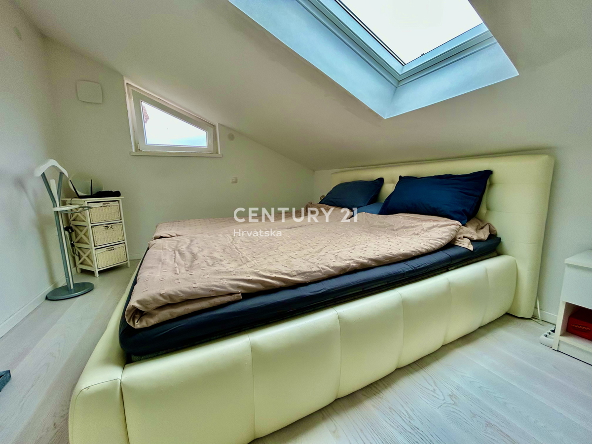 ROVINJ, ODLIČNO IN PRENOVLJENO DVOSTANOVANJSKO NADMETNO PRENOVLJENO STANOVANJE