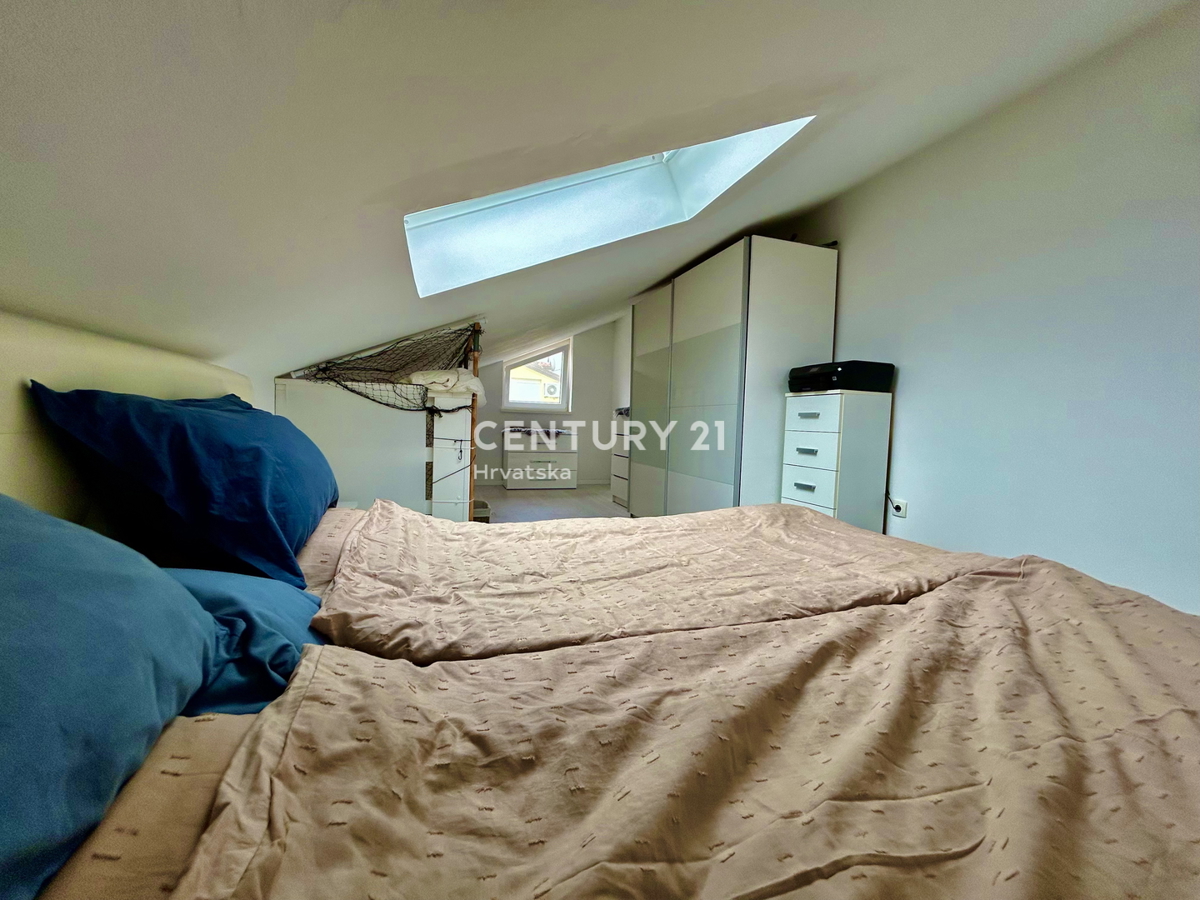 ROVINJ, ODLIČNO IN PRENOVLJENO DVOSTANOVANJSKO NADMETNO PRENOVLJENO STANOVANJE