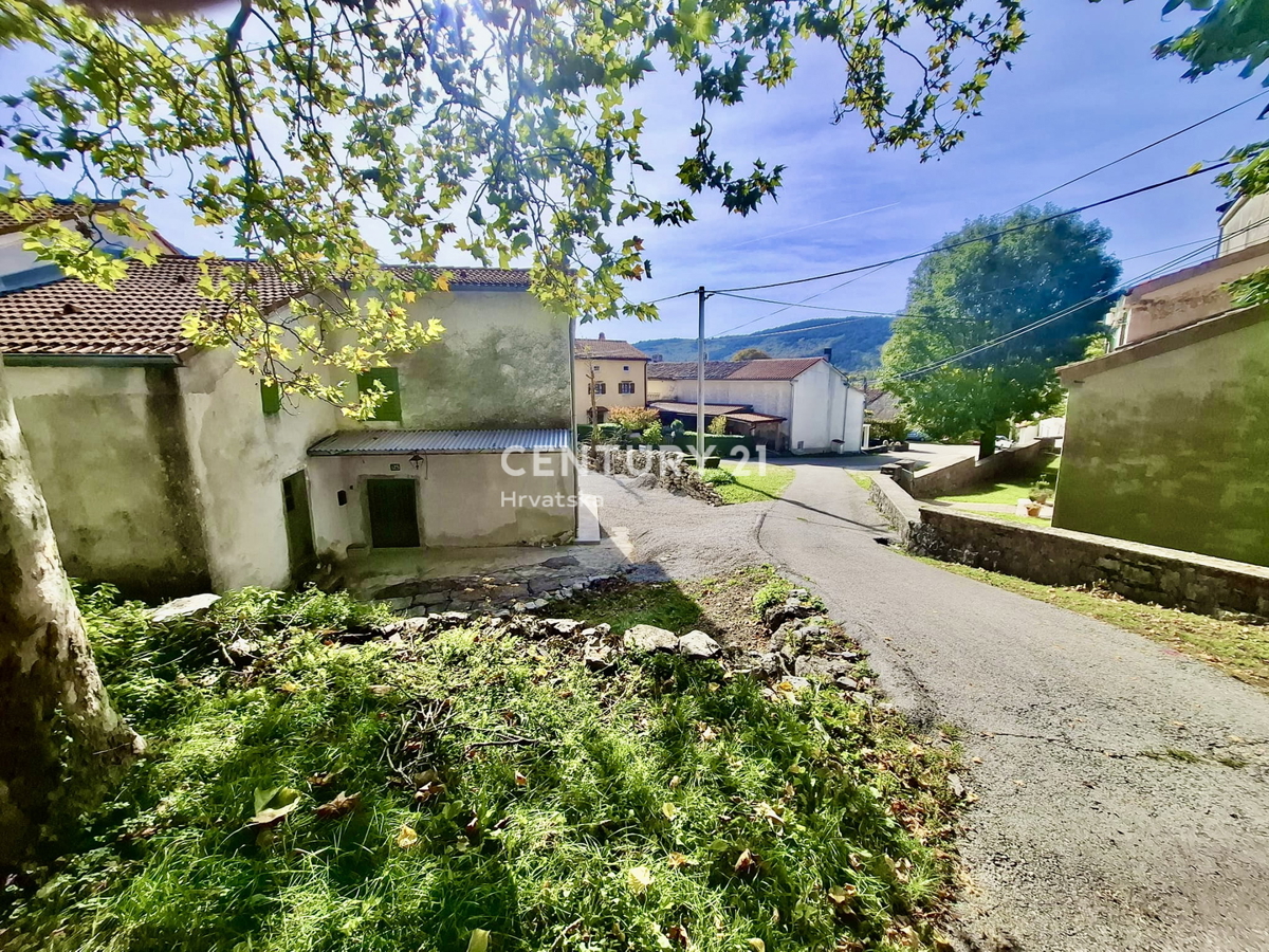 ĆIĆARIJA, BREST, ZANESLJIVA KAMNITA HIŠA OBKROŽENA Z NEDOTAKNJENO PRIRODO