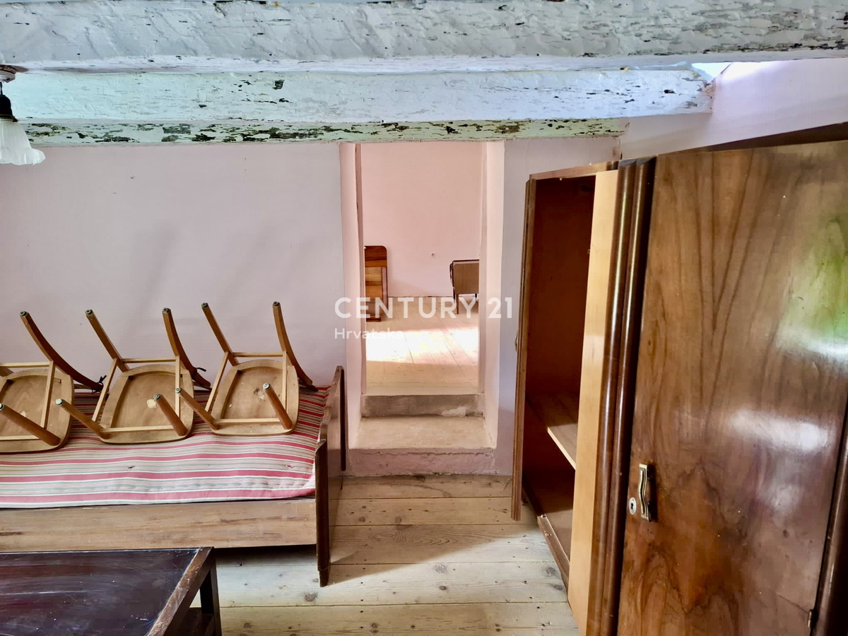 ĆIĆARIJA, BREST, ZANESLJIVA KAMNITA HIŠA OBKROŽENA Z NEDOTAKNJENO PRIRODO