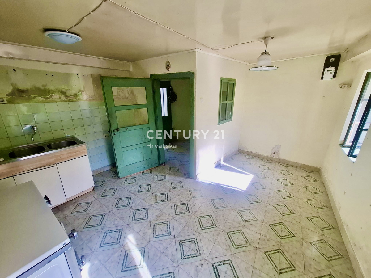 ĆIĆARIJA, BREST, ZANESLJIVA KAMNITA HIŠA OBKROŽENA Z NEDOTAKNJENO PRIRODO