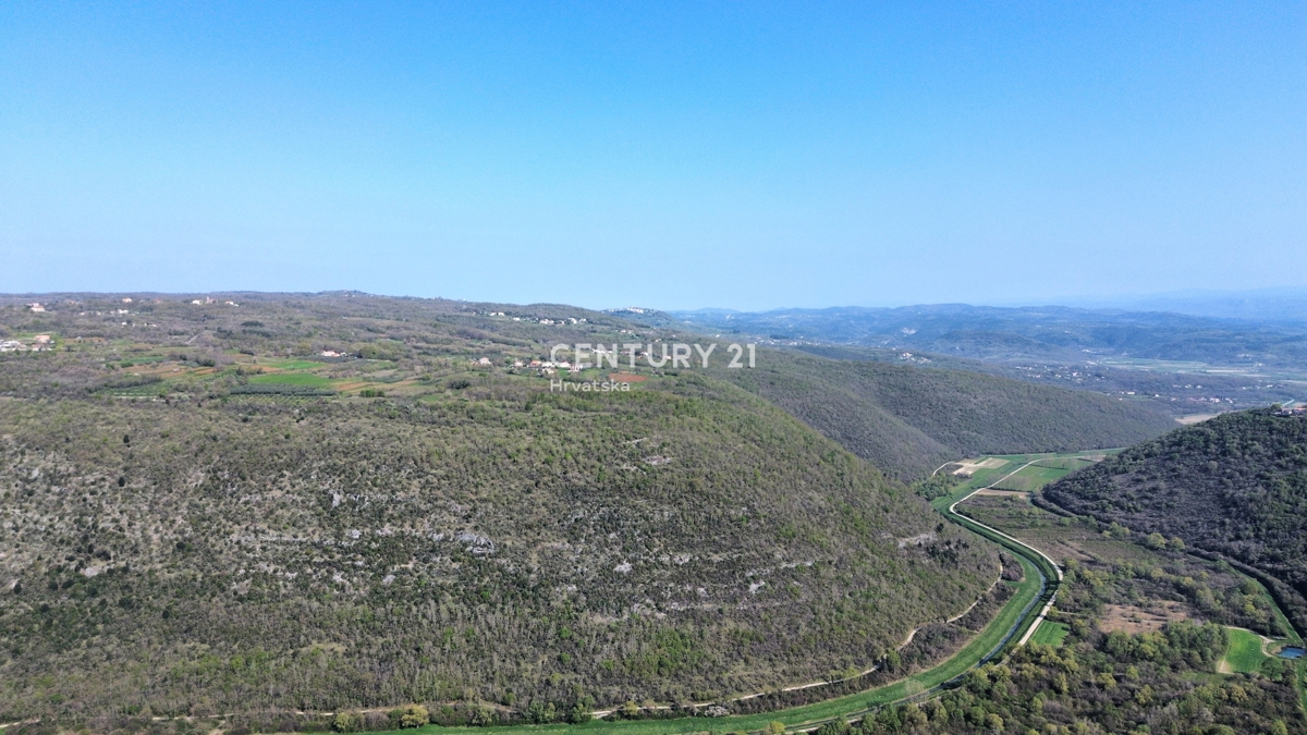 LABIN, OKOLICA, GRADBENI ZEMLJIŠČE Z ODPRTIM POGLEDOM, ZADNJE V GRADBENI CONI