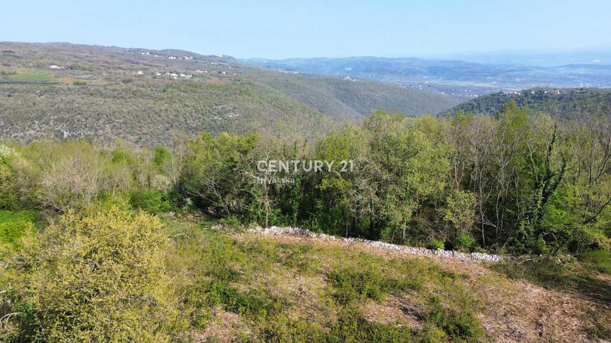 LABIN, OKOLICA, GRADBENI ZEMLJIŠČE Z ODPRTIM POGLEDOM, ZADNJE V GRADBENI CONI
