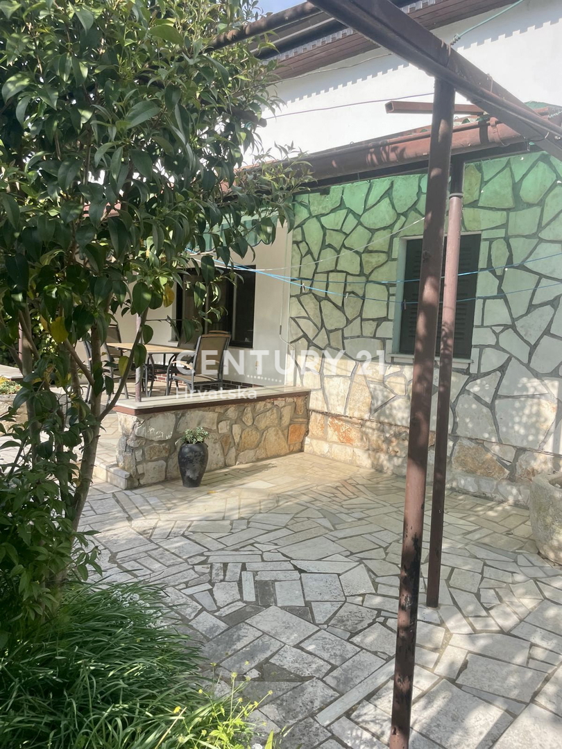 UMAG, OKOLICA, HIŠA SAMO 80 METROV OD PLAŽE IN MORJA