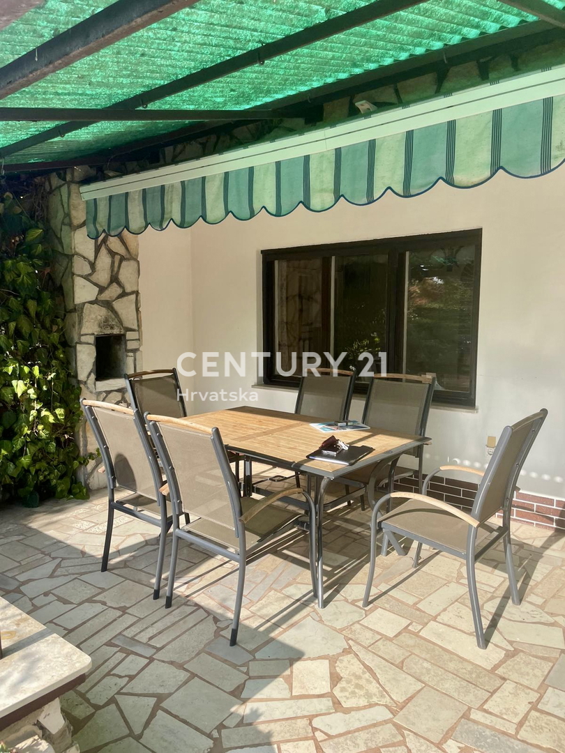 UMAG, OKOLICA, HIŠA SAMO 80 METROV OD PLAŽE IN MORJA