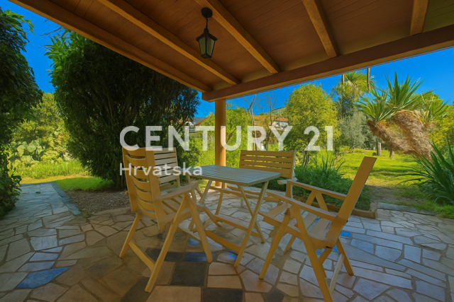 UMAG, OKOLICA, HIŠA SAMO 80 METROV OD PLAŽE IN MORJA