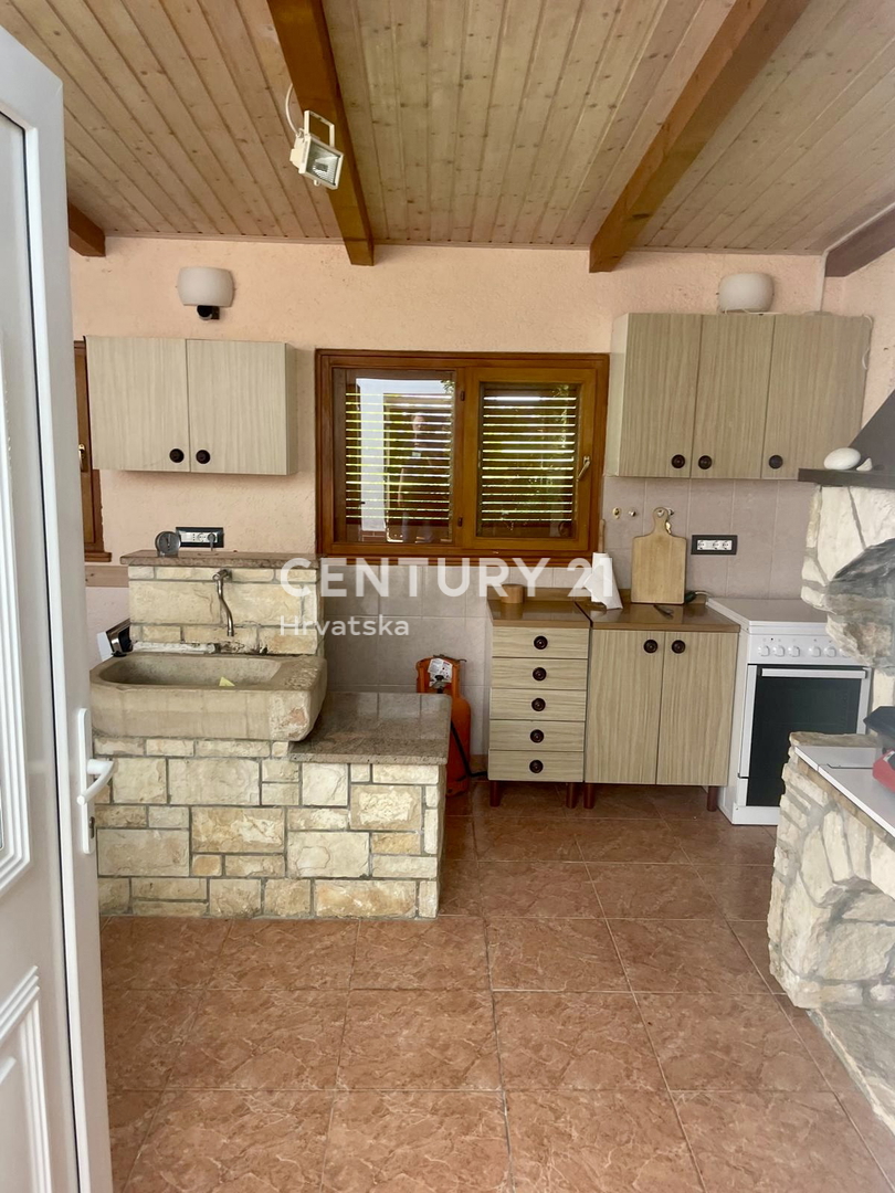 UMAG, OKOLICA, HIŠA SAMO 80 METROV OD PLAŽE IN MORJA