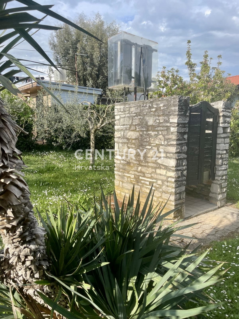 UMAG, OKOLICA, HIŠA SAMO 80 METROV OD PLAŽE IN MORJA