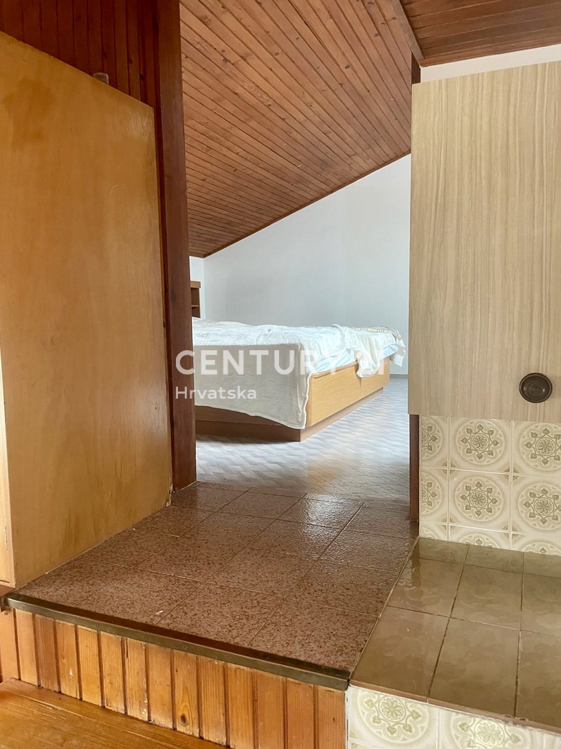 UMAG, OKOLICA, HIŠA SAMO 80 METROV OD PLAŽE IN MORJA