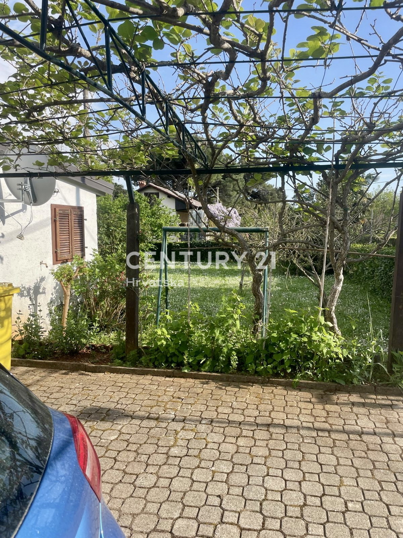 UMAG, OKOLICA, HIŠA SAMO 80 METROV OD PLAŽE IN MORJA