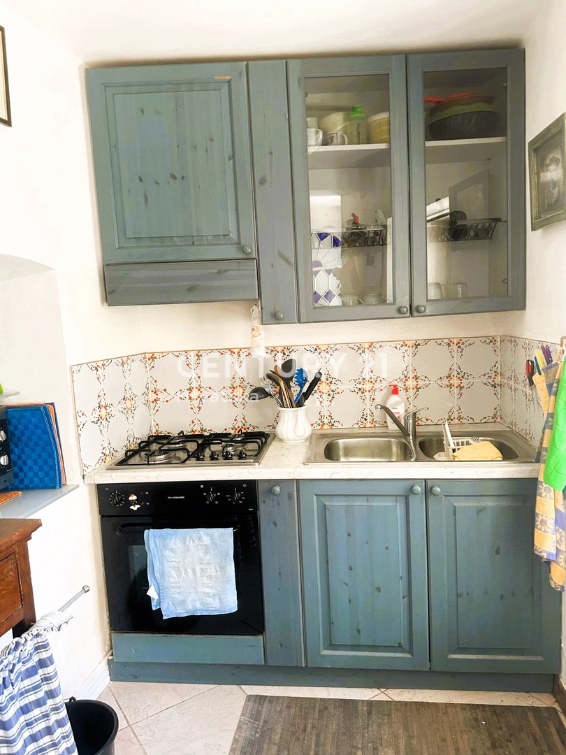 CRES, ŠARMANTNA HIŠA V VASI, SAMO 600 M OD PLAŽE